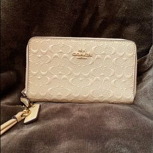 Coach Signature Debossed Wallet NWOT  w/gift box